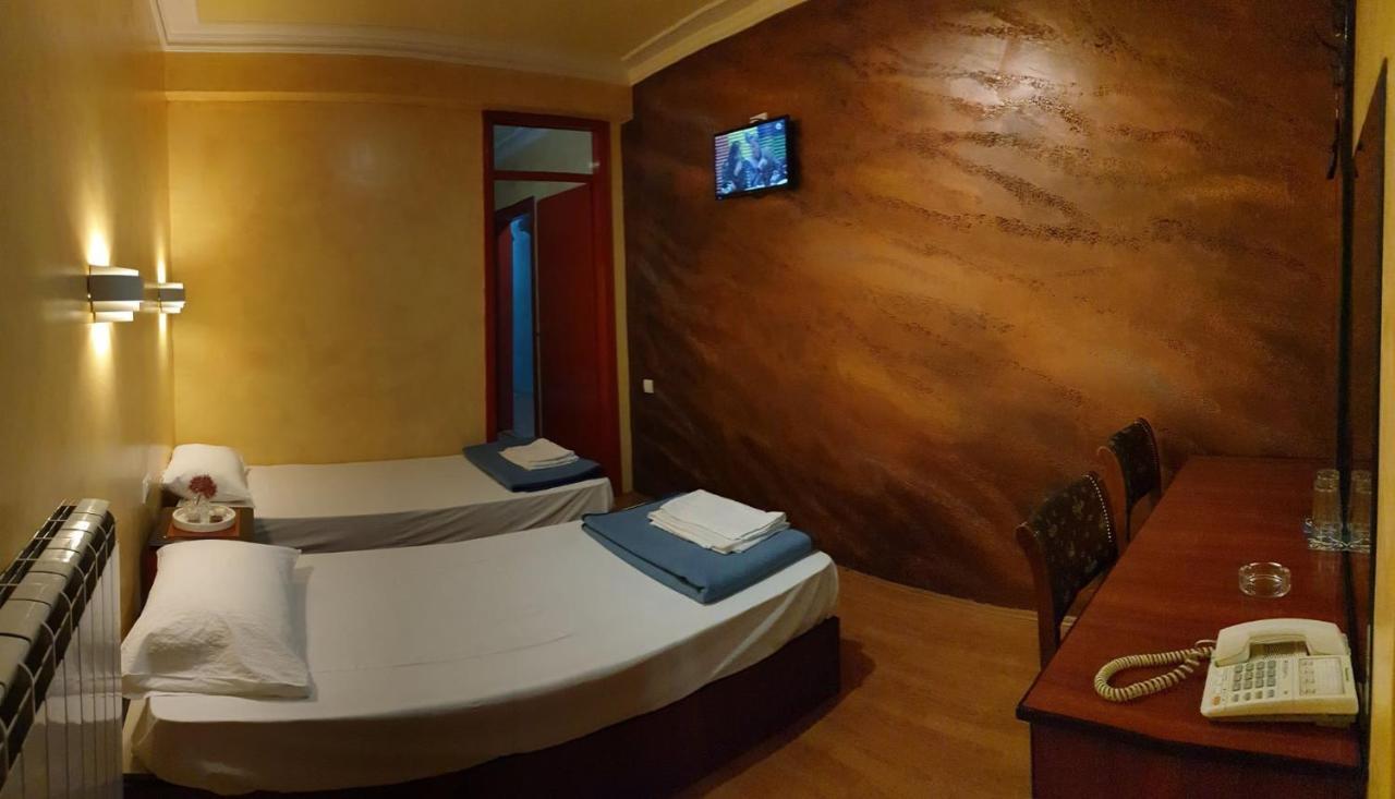 Estrada Lux Hotel Belgrade Exterior photo