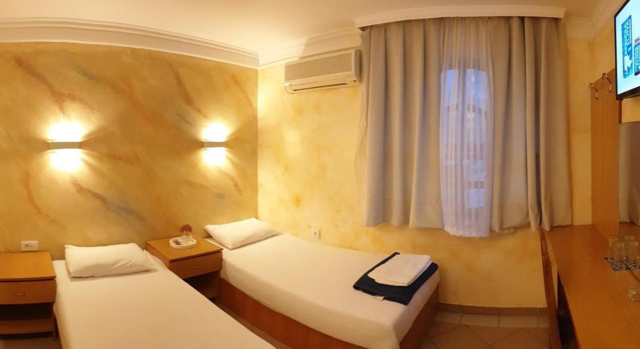 Estrada Lux Hotel Belgrade Exterior photo