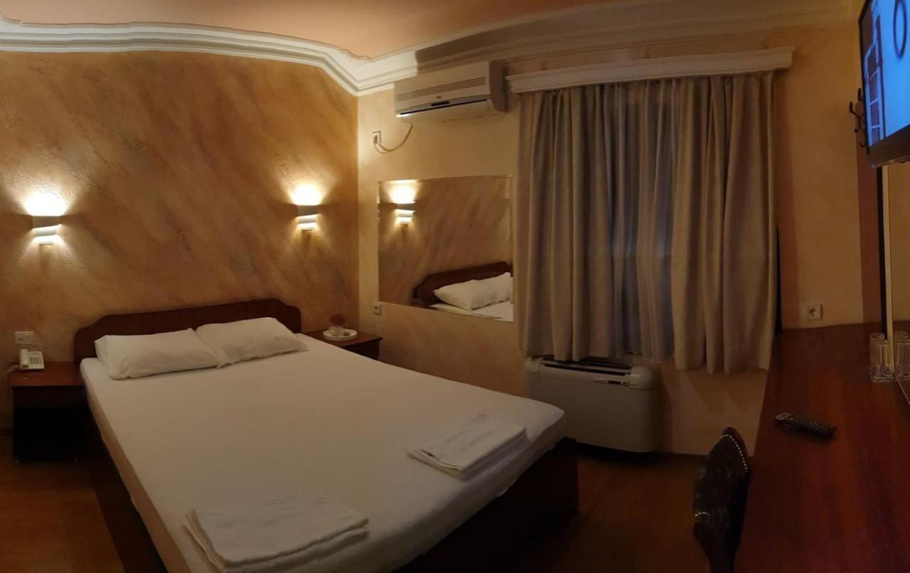 Estrada Lux Hotel Belgrade Exterior photo